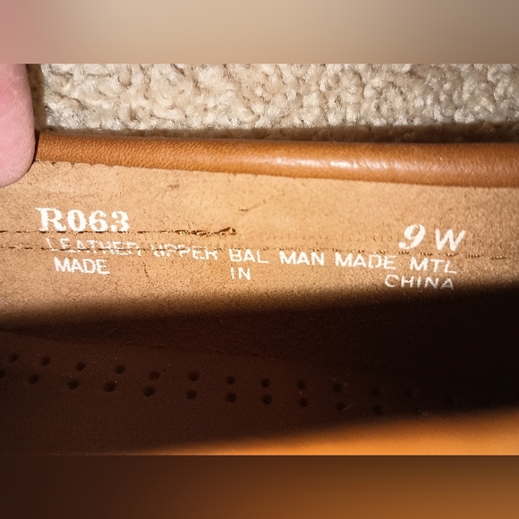 G.H. Bass & Co. Tan Leather Loafers 9W - Picture 6 of 7